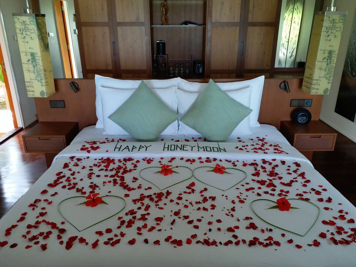 ghazi_rula's tweet image. Honey moon bed decoration