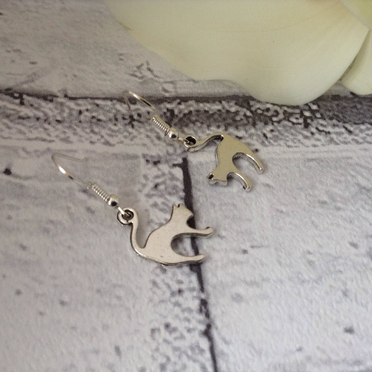 DIYcutiefuls's tweet image. RT @BeadsofCreation Cat Earrings, Kitty Jewelry, Drop Earrings, Dangle Earrings, Feline Jewellery, Cat Lover Gift, Animal Jewellery, Teenager Present tuppu.net/5680117f #Etsy #BeadsofCreation #CatLoverGift