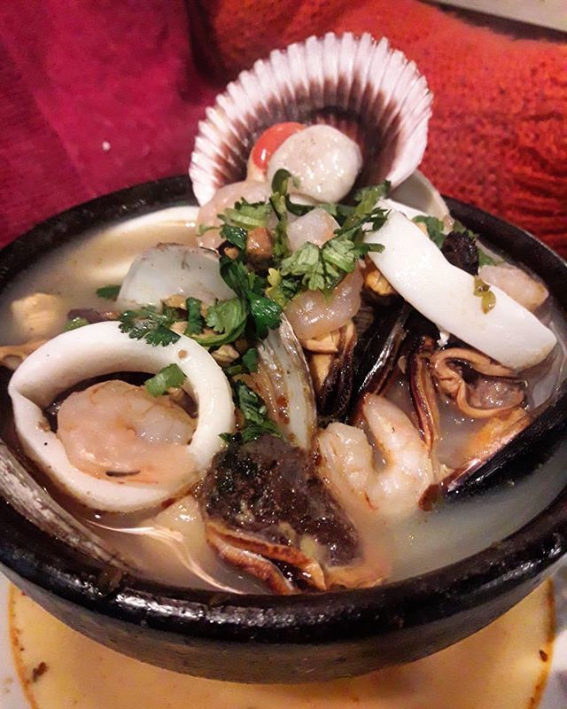 ElPicadista's tweet photo. Nunca falla la paila marina especial del @pailasblanca1, el restorán más antiguo del Mercado Central 💪💪💪 . . . #elpicadista #pailamarina #cocinachilena #mercadocentral #pailasblanca #picadas https://t.co/zyvtb301Bx https://t.co/U3wpEEmY9P