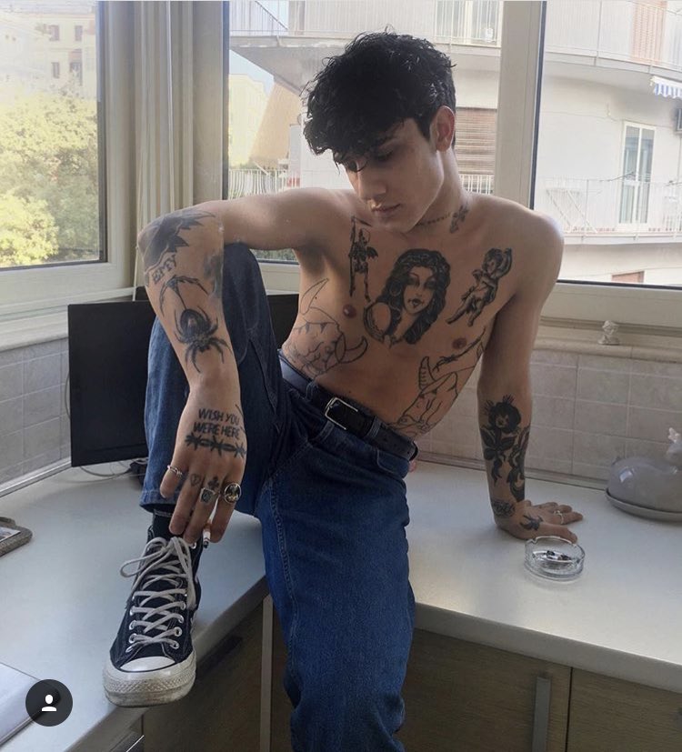 New fake. RT/Like?
18+

Things about me; 
- Capricorn
- 21
- Your future BF 

♥️♥️♥️♥️♥️