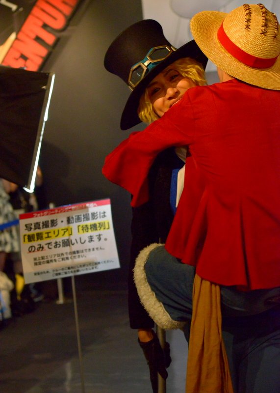 東京ワンピースタワー 7/24 片手でルフィだっこしてもまったく姿勢崩れ