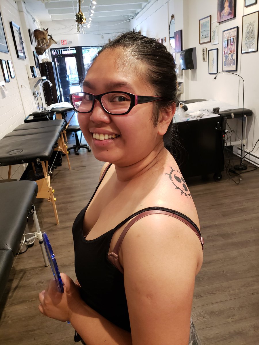 Jashakers's tweet photo. Guess who got her first tattoo!!! I got it from an awesome artist named Mason. He's catchnkill on instagram! #sasuke #cursedmark https://t.co/aSoMlRYliO