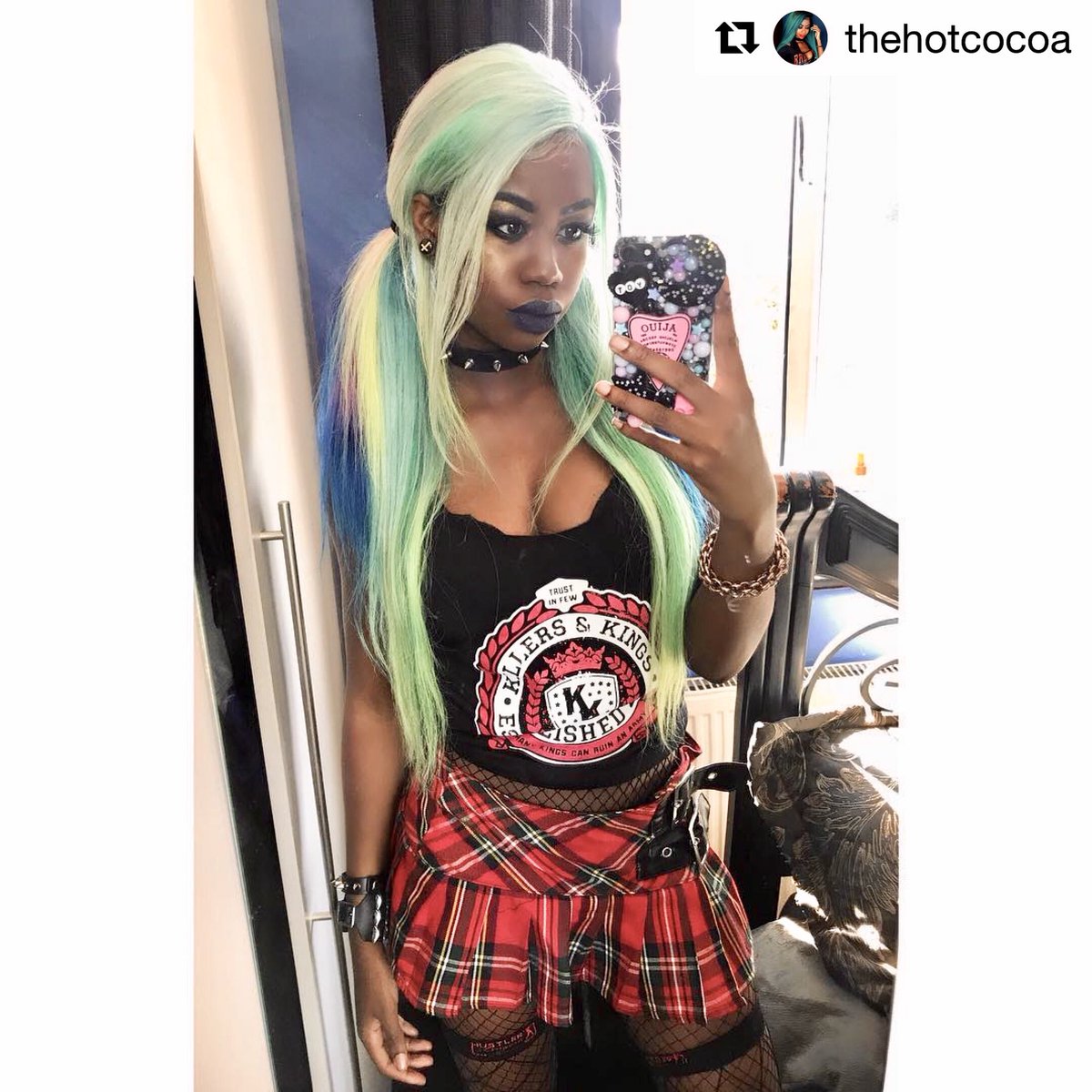 killersandkings's tweet photo. 😍😍🔥🔥 @thehotcocoa looking devastating reppin’ the new ladies Trust In Few racerback
https://t.co/fnxmEEWDQW https://t.co/b9HkwPY9ew