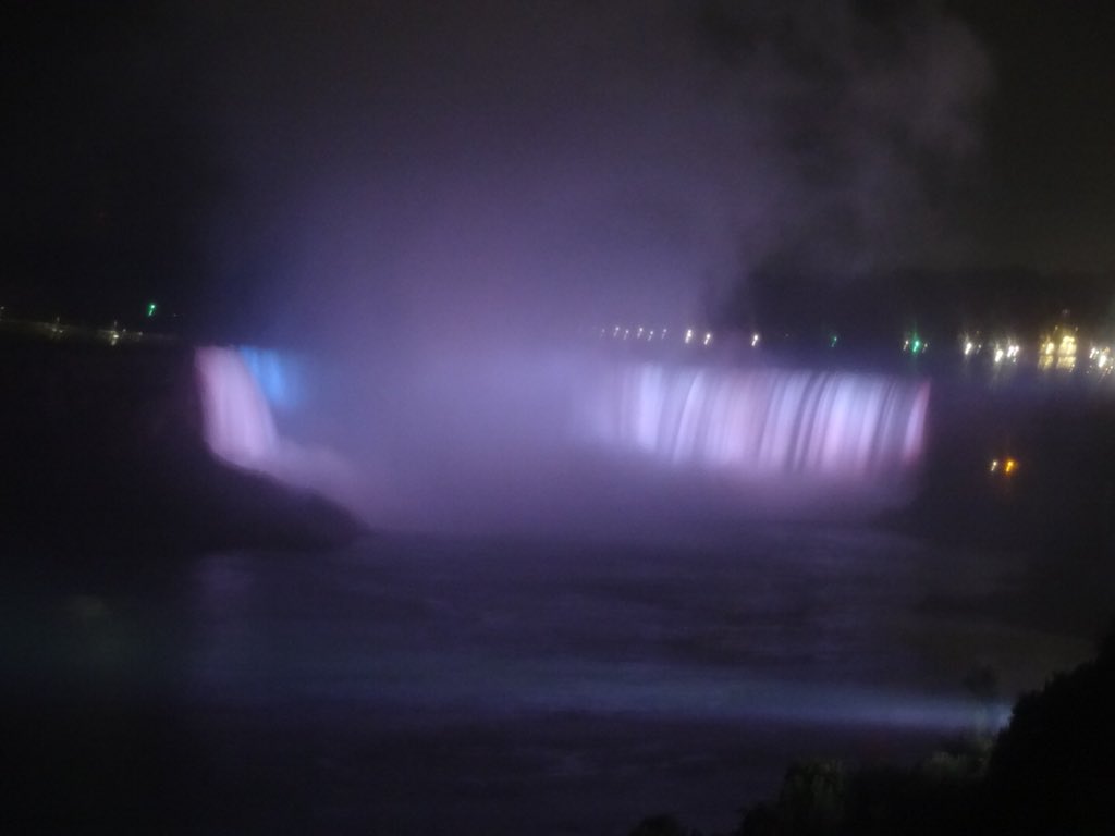 jllpaneque's tweet photo. #NiagaraFalls at night #AmericanFall and #HorseShoeFall #Canadá https://t.co/z6pHppQPY3