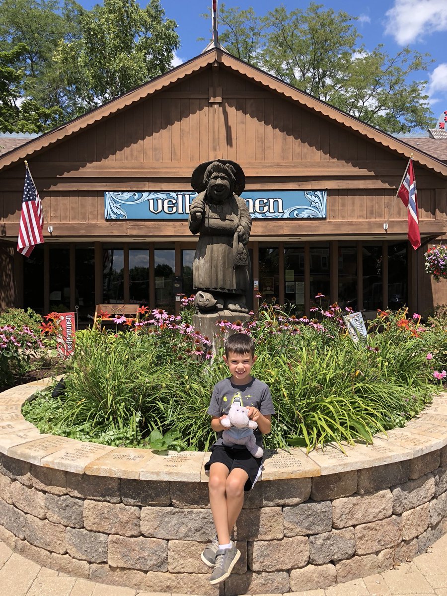 frankjvogel's tweet photo. Lunch @GrumpyTrollBrew and a stroll down the #Trollway before heading to @caveofthemounds! https://t.co/qI8sx8GvTa