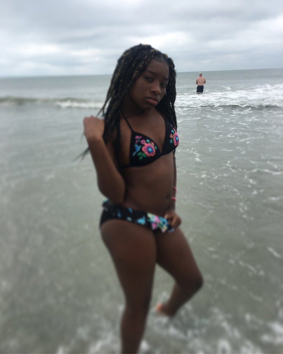 Bad bitch on the beach🤫