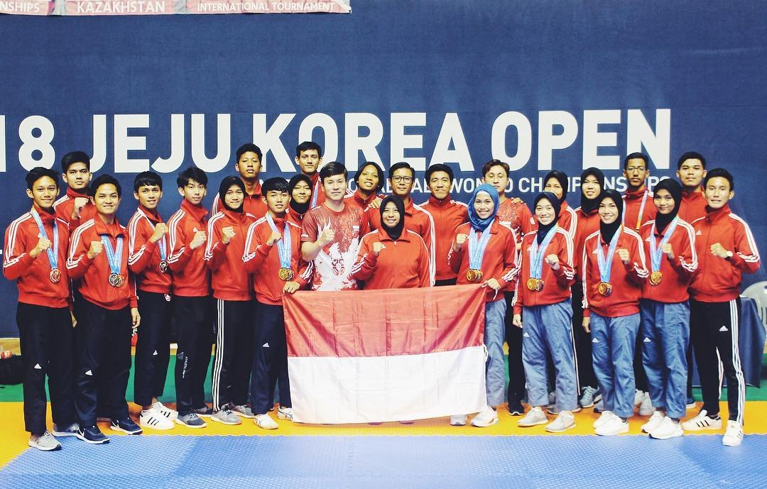KEMENPORA_RI's tweet photo. Kabar baik kembali hadir sebelum ajang #AsianGames2018 bulan Agustus nanti digelar. Tim Taekowondo Indonesia berhasil meraih 2 medali emas, 4 medali perak, dan 3 medali perunggu dari Jeju Korea Open 2018. 

#AyoIndonesia #AsianGamesKita https://t.co/w08IB5OEg1