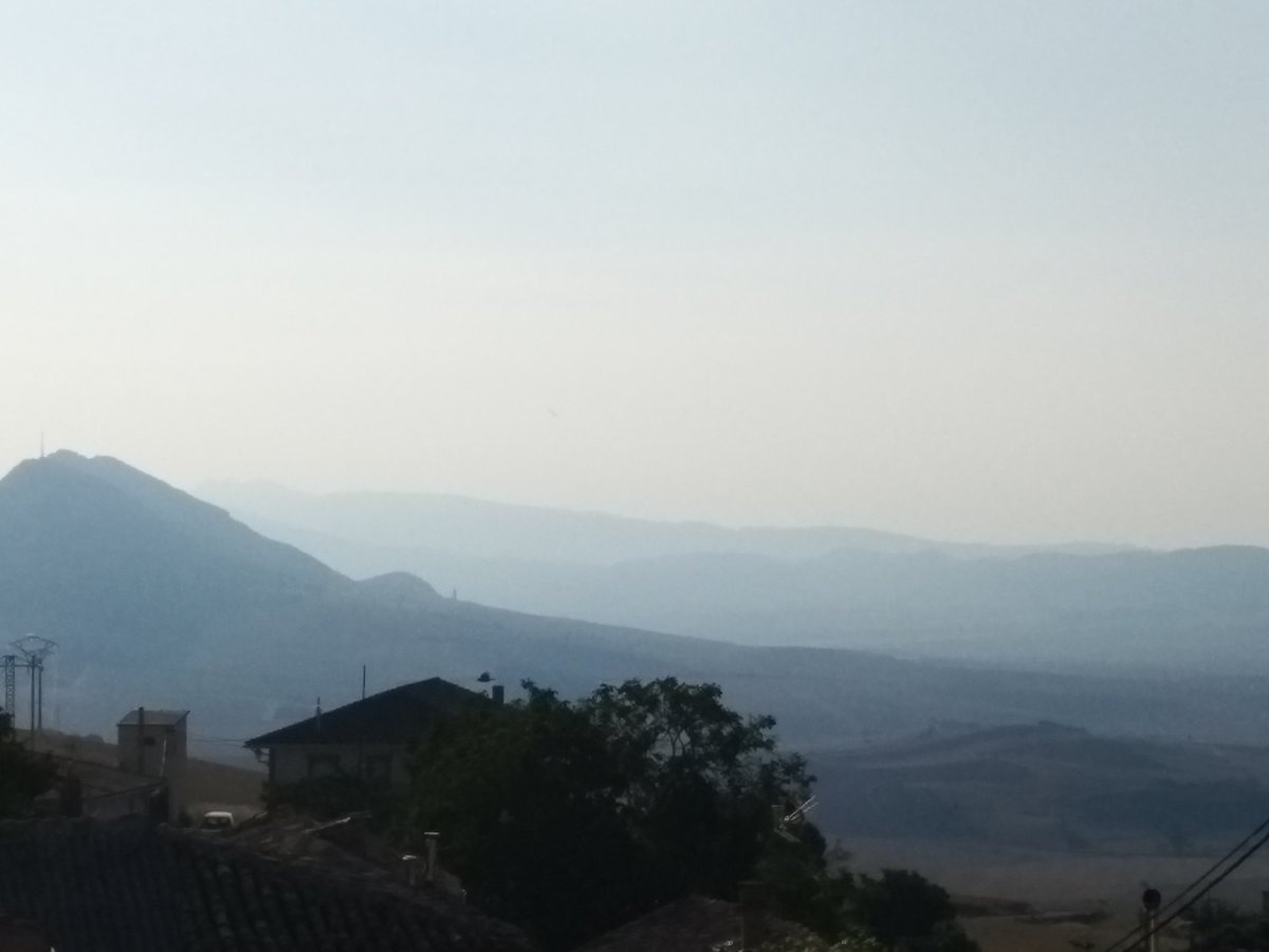 ana_ibarrola's tweet photo. Sin rastro del #efectofohen 9:00 en #nazar 22 grados, calima o humedad? Sobre #valdega y faldas de #montejurra que impiden ver su cresta.20 grados en el valle y la #ciudaddelega @AEMET_Navarra @AEMET_Esp @Euskalmet @eguraldiaETB @ElTiempoA3 @ElTiempoNavarra https://t.co/WYvOFszV8w
