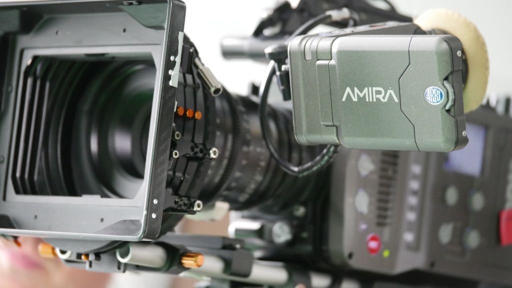 galleonstudios's tweet photo. Well hello Mr Fancy pants! Nice cameras in the studio today #Arri #fllming #infinitycove #greenscreen https://t.co/YiKxMr8I7e