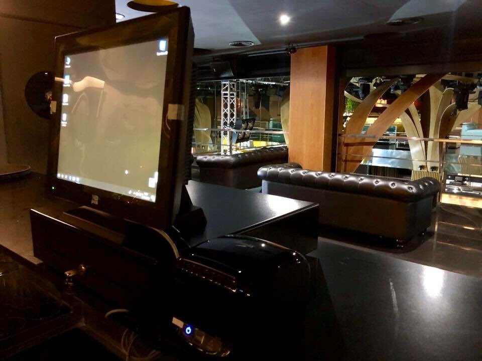 PctechMarbella's tweet photo. Punto de venta TPV para Dreamers Marbella 🔝

📞 952 772 433
✉️ comercial@pctech.es
🌐 https://t.co/zjILXwWtZc

#DreamersMarbella #ProyectosExigentes #InformáticaProfesional #Marbella https://t.co/IgeDrfSdxr