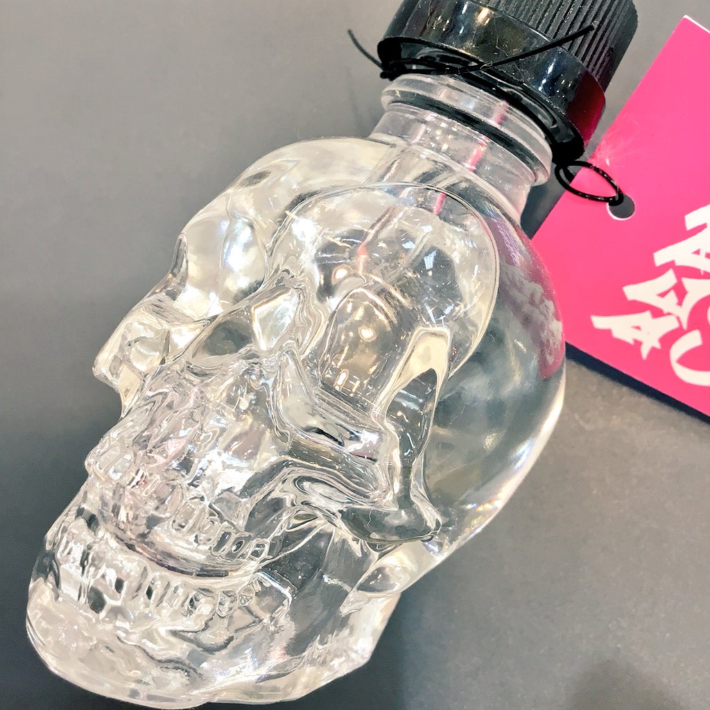 vapestudio's tweet photo. こんばんは!町田店です!😃
暑い日が続きますね。
冷房の効いた部屋でまったり
イチゴミルクはいかがですか🤩
スカルの容器がオシャレな
#berrycorps の #DATEMILK
おすすめです💁🏼♀️💖
#vape #vapestudio #町田 #vaper #電子タバコ https://t.co/Hsos8envoU