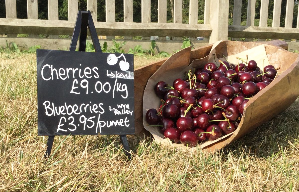 Beautiful juicy cherries fresh in store this morning! Perfect way to enjoy one of your five a day! ☀️🍒#seasonalproduce #yummycherries #5aday #deliciousandnutritious
