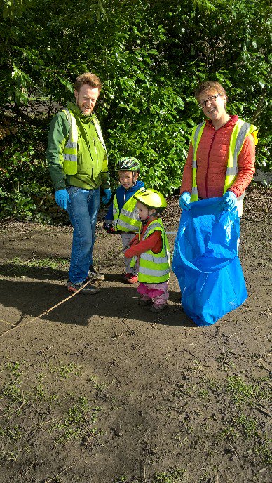 Could you spare some time to help #CleanSheffield this Summer? Get together with neighbours, friends or family and help improve litter levels in your local area. Visit bit.ly/2DG5F6m to find out more! <a href="/Clean_Sheffield/">Clean Sheffield</a>