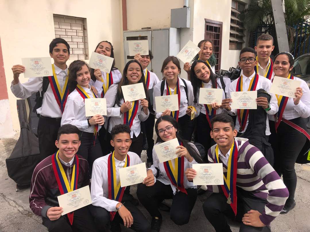 Participación en la Graduación de bachilleres 2018 del Colegio Más luz!
