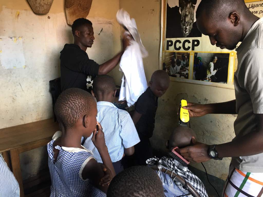 St_Nellysade's tweet photo. Heading to PCCP school for one of our weekly community outreaches. We shall be giving free haircuts to kids 😊
#BuildoutFoundation
#WeFlourish https://t.co/gJCvi5V1S2
