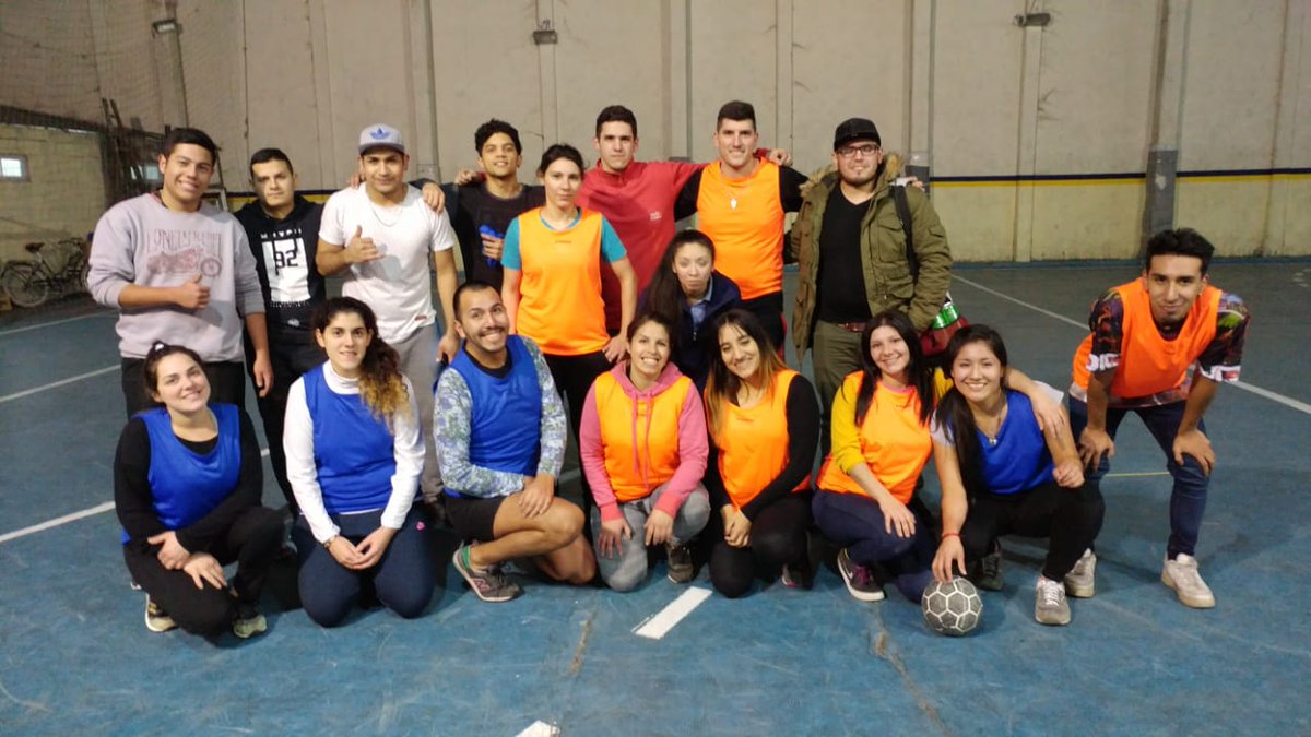 vero_brayton's tweet photo. #HandballMixto #SomosAbasto #ElEquipoDeRamonMuerza #VamosPorMas #UnidosPodemos @RamonMuerzaSEC @patapata121 @AnastacioMatias @SebaPonce91 @juanjo1422misio https://t.co/Pt0zTDlrRi