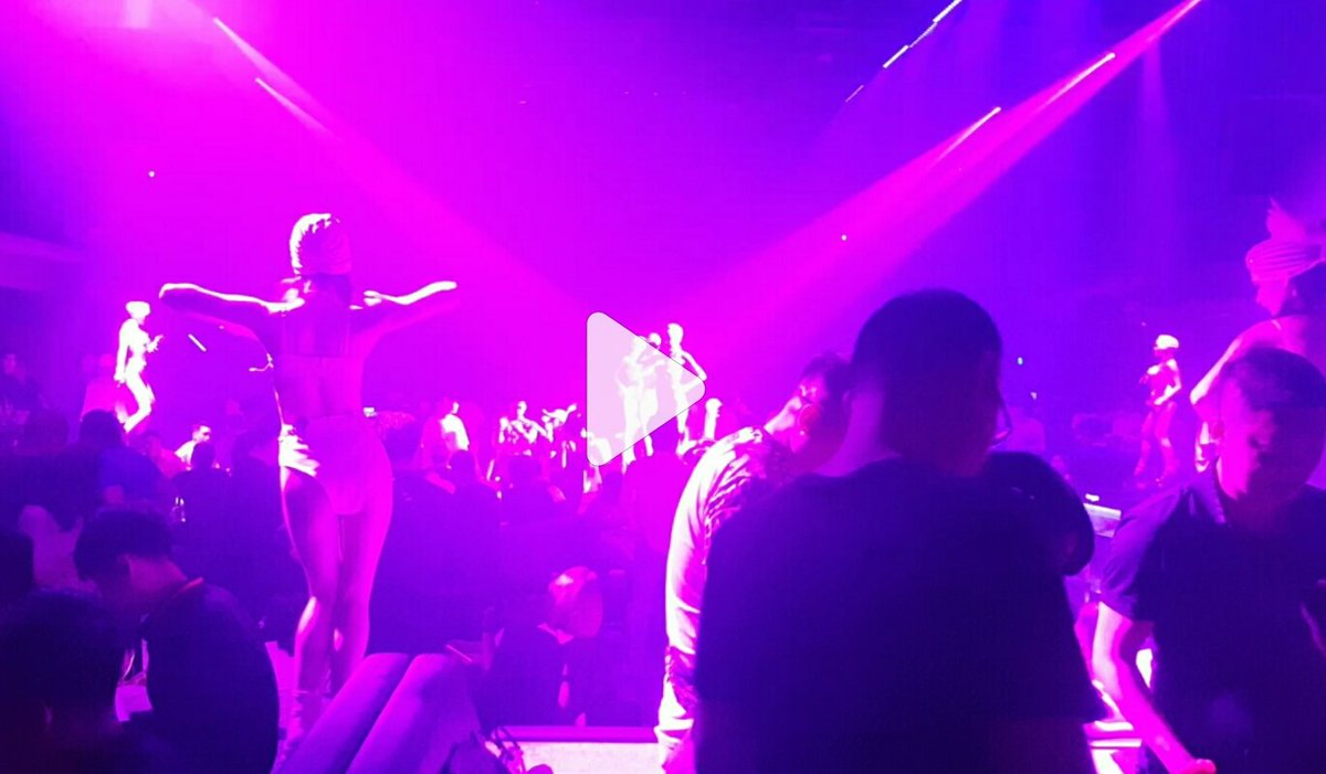 wtfiwonder's tweet photo. Best way to spend your time in china if you cant sleep. #jetlag #party #danxe #fun https://t.co/ZnS46Bqamk