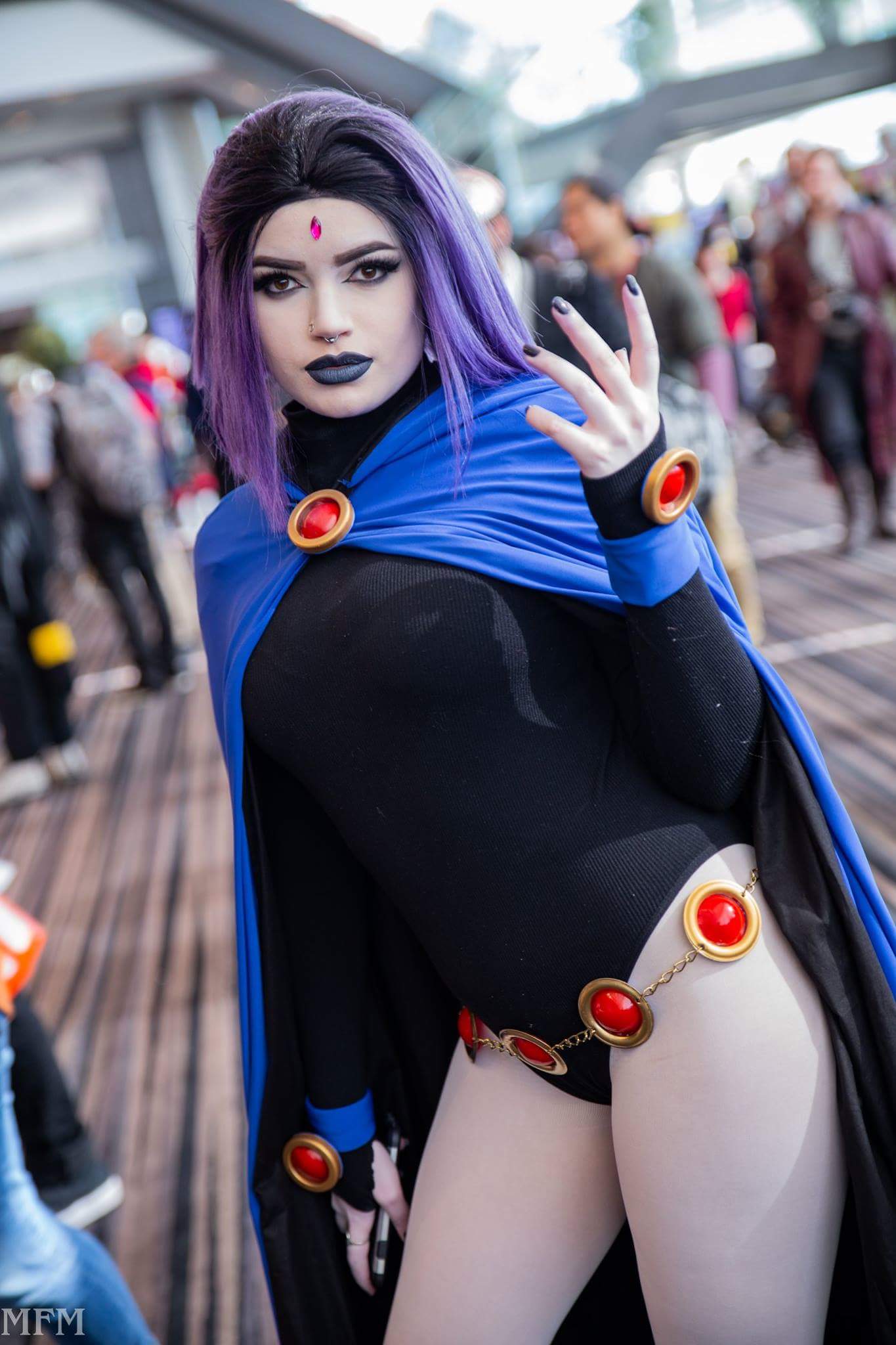 “Raven (Teen Titans)
Cosplayer: @ZalariaCosplay
Taken at AV...