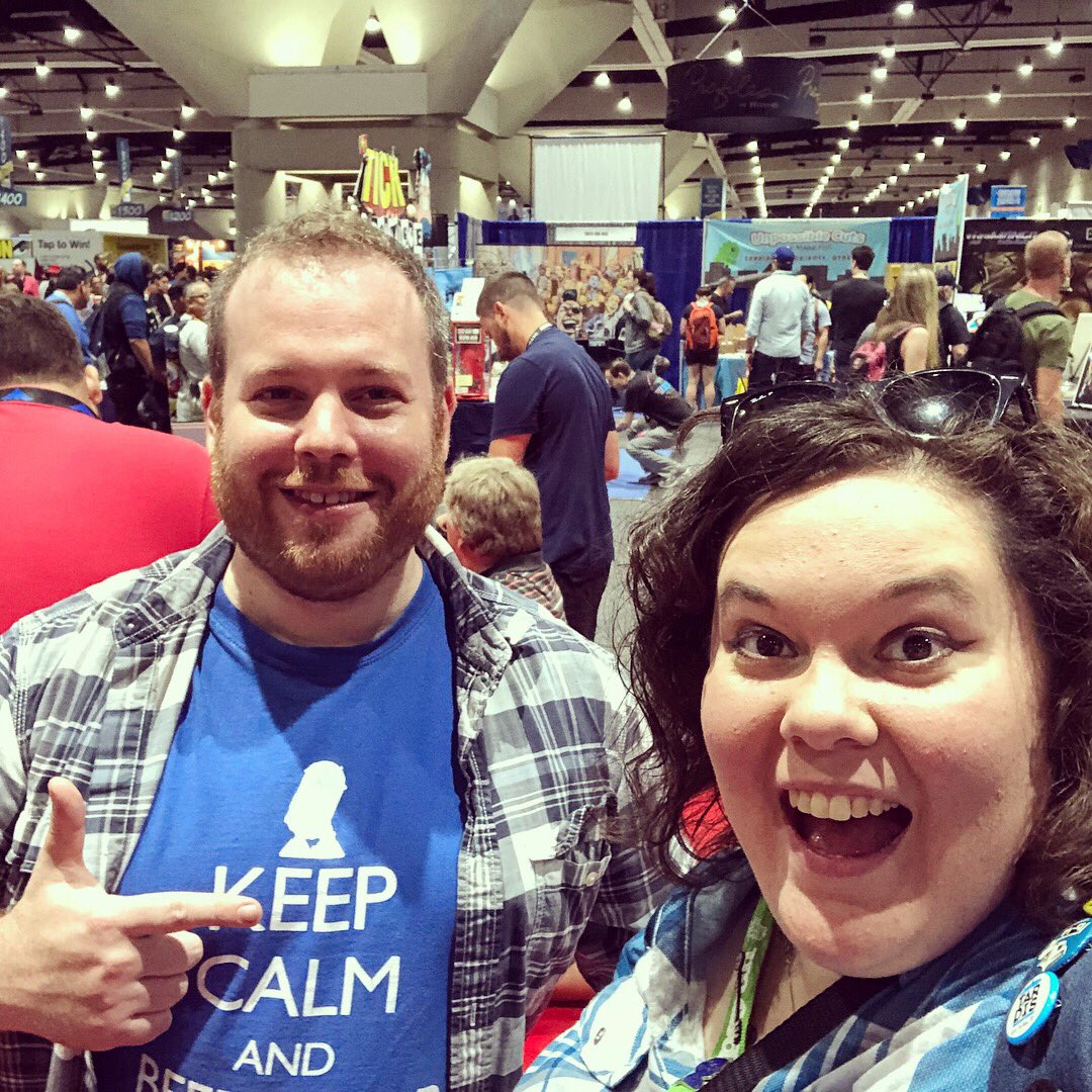 Fronkensteen's tweet photo. So apparently, @peposed and I were wearing the same clothes on this day at the convention as we were wearing last year when we met at the convention... π #Sdcclov #sdcclov2018 #sdcc #SanDiego #ComicCon #ComicConInternational #sdcc2018 #ComicCon2018 https://t.co/sf2ucZ3vfE https://t.co/XTf3eYB4yM