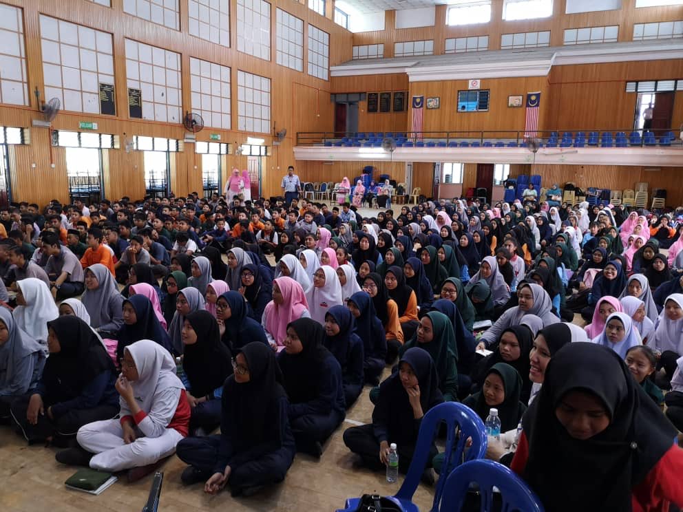 Malaysia Digital Economy Corporation On Twitter The Girls At Mydigitalmaker Champion School Smk Kompleks Klia Are Having Fun Participating In Iflixmy S Hour Of Code And Seeing What Future Careers They Can Explore