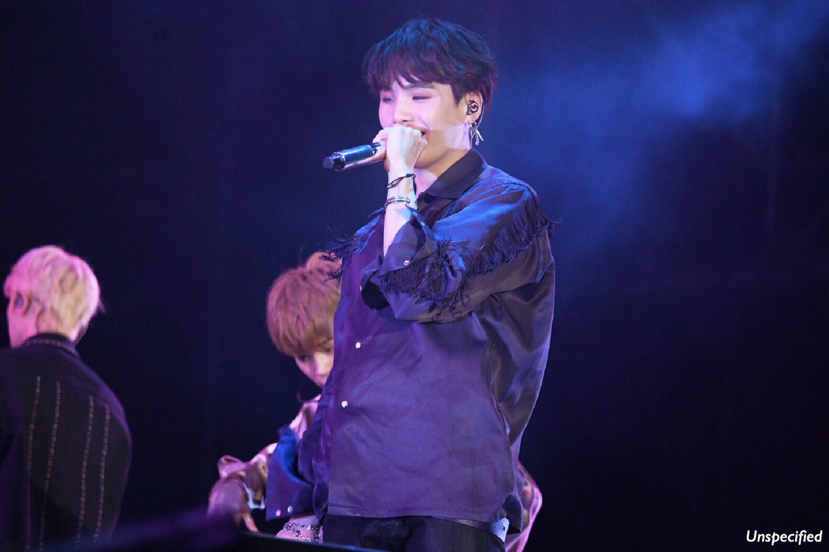 UNSPECIFlED's tweet photo. 180622 롯데 패밀리 콘서트 【HQ】

#민윤기 #윤기 #슈가 #YOONGI #SUGA #방탄소년단 #방탄 #bts @BTS_twt https://t.co/TyRoi8lIoS