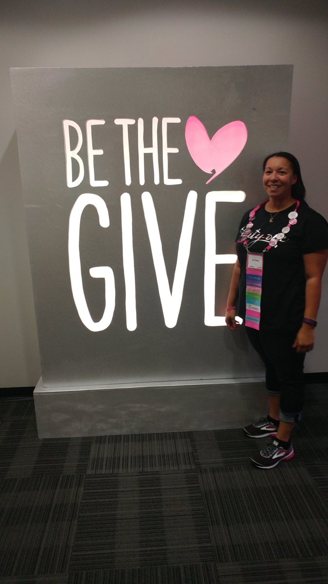 Katrina99096356's tweet photo. One of my favorite things about This amazing company is the ability it had given me to give back! 31 Gives has donated $100 million in cash and products back to our community! #ThirtyOneGives #31conference #GirlTalkInc #GirlsOnTheRun #RonaldMcDonaldHouse #KatrinaBellOfTheBags https://t.co/zSVJpN1xZO