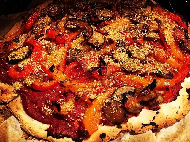 zukkee_kitchen's tweet photo. ZUKKEE’s GF Vegan Sourdough Crusted -Roasted Vegetables Pizza!!!!! Outrageously Delicious!!!!!! #glutenfree #vegan #veganfood #food #naturalfood #healthyfood #healthyeating #pizza #comfortfood #healthyeats #healthy #cleaneating #foodie #foodlover #feedfe… https://t.co/DVKKwHimB2 https://t.co/KgbJks91Dk