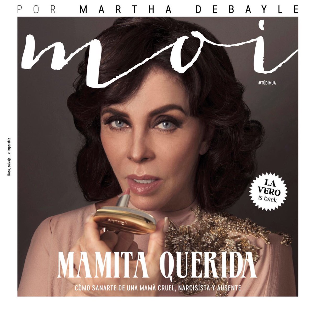 marthadebayle's tweet photo. La Vero is BACK! Chiquita, chingona y a toda madre. No saben como disfrute entrevistar a este espectáculo de mujer!
Hablamos largo y tendido, tienen que leer la entrevista. 
 @vrocastroficial regresa a la tv 10 de agosto @lacasadelasflorestv  @NetflixLAT. Hoy 10 am en el Prog! https://t.co/DqhlovPx0D