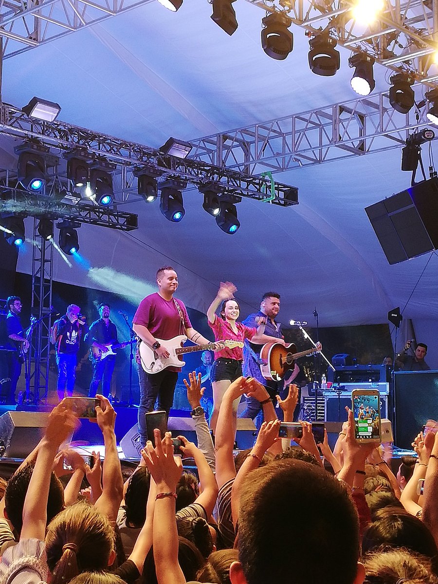 fatiiz_z's tweet photo. Una hermosa noche la de hoy en Querétaro 🙌🙌👌💖
Gracias por este gran concierto @Matisse_Mx 👏👏👌
Nos vemos el 14 de febrero 🙌🙌 https://t.co/dwnq2XNKVk