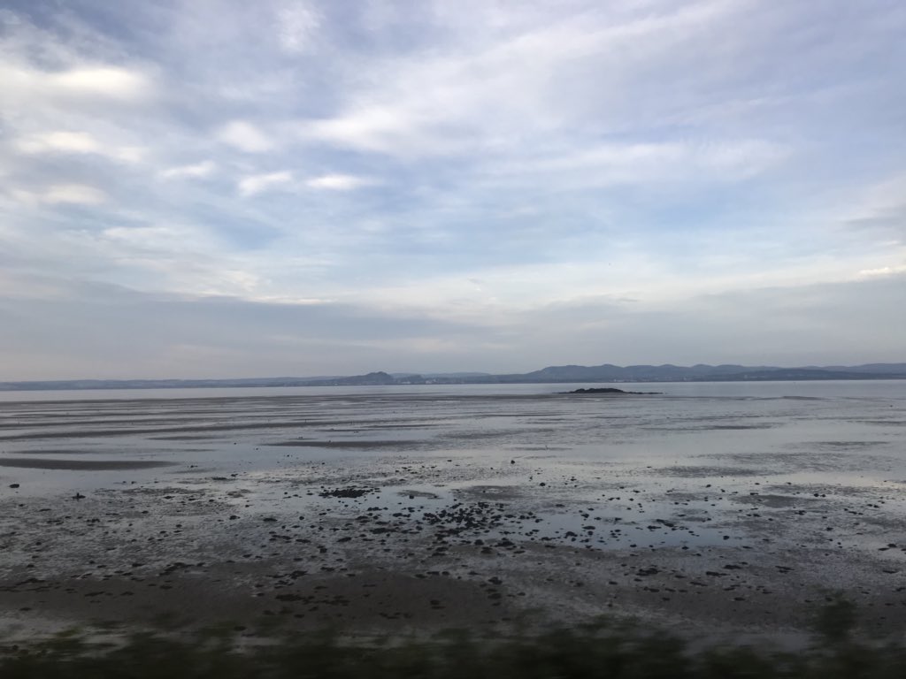 WalshyMEC's tweet photo. Early doors train up the coast. #fromthetrainwindow https://t.co/GILStwHYaY