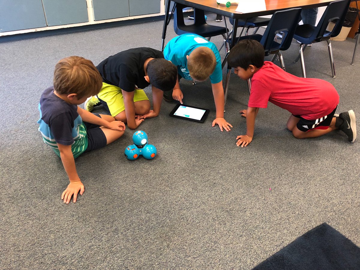 lisamyee's tweet photo. Our 3rd grade students had a double dose of robots today! First they used #dashbot &amp; then visited Mrs. Christensen to build, test, and improve #Lego robots. #nmusdSEA @DianaTh12345 @nmusd https://t.co/xHvyvAO7kP