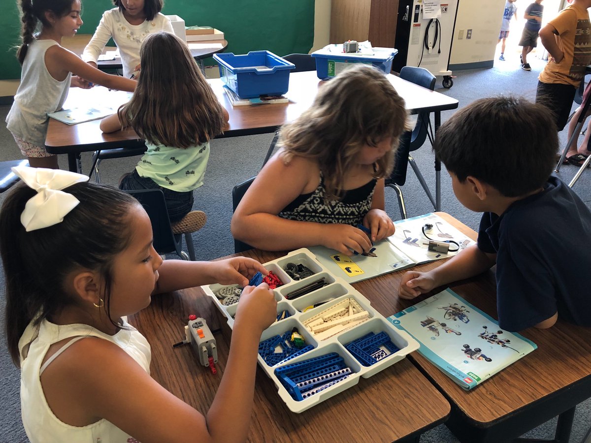 lisamyee's tweet photo. Our 3rd grade students had a double dose of robots today! First they used #dashbot &amp; then visited Mrs. Christensen to build, test, and improve #Lego robots. #nmusdSEA @DianaTh12345 @nmusd https://t.co/xHvyvAO7kP