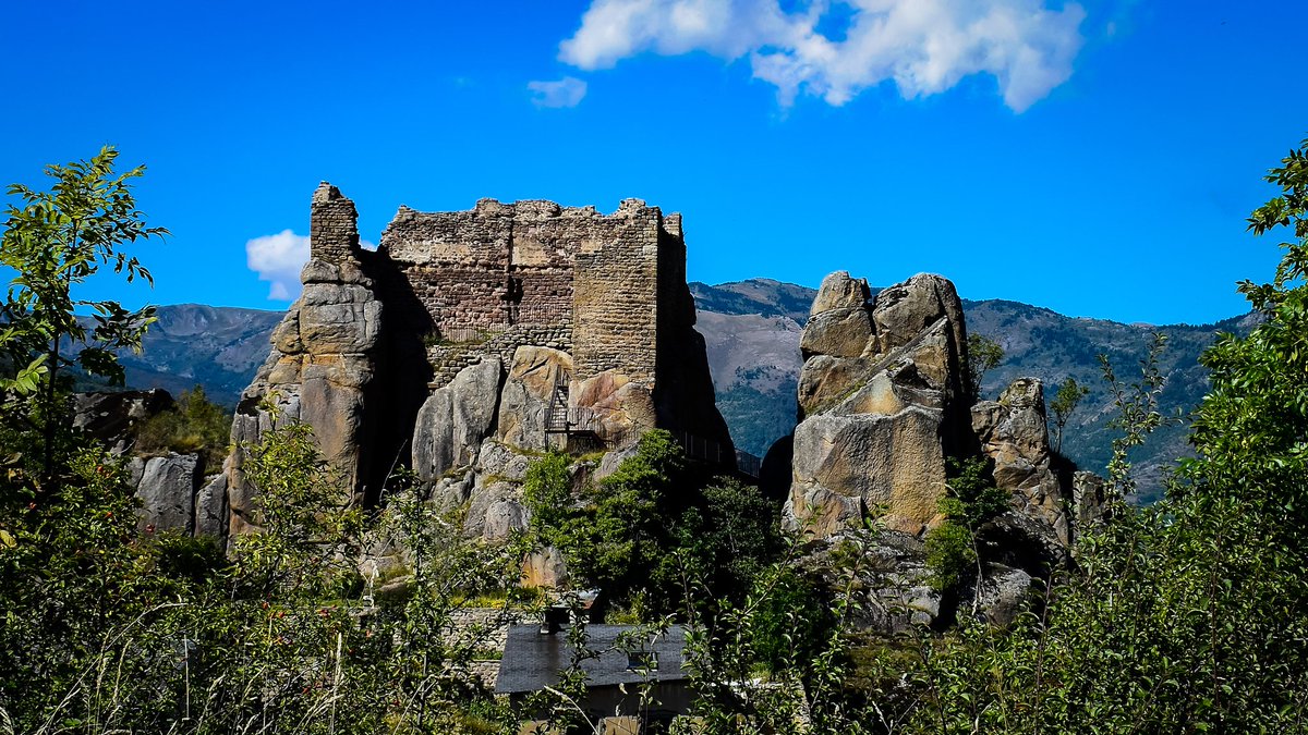 Balade_Sympa's tweet photo. Sites cathares à découvrir en Ariège 🏃‍♂️👍#BaladeSympa #TourismeOccitanie #TourismeAriege #MagnifiqueFrance #BeautifulFrance #patrimoine #histoire #nikon #photography #occitanie #querigut #usson #miglos #Lordat https://t.co/HFCTp4Yee7