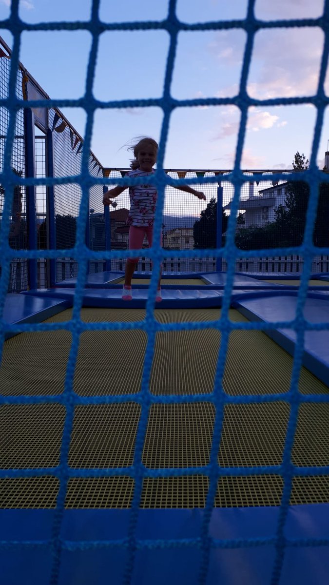 AS3691's tweet photo. Salti di gioia giocando in libertà #saltarelli #giostre 🎡🎢🎠 #cosediSofia 👧 #cuoredinonna ❤👵 #estate2018 🌞 https://t.co/TcGmaN7cL2
