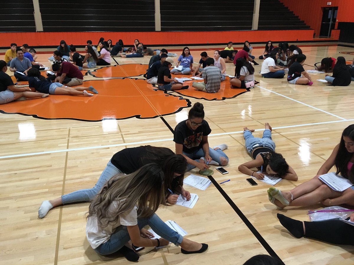 CHSLinkCrew1245's tweet image. #LinkLeader training day one! ☝🏼