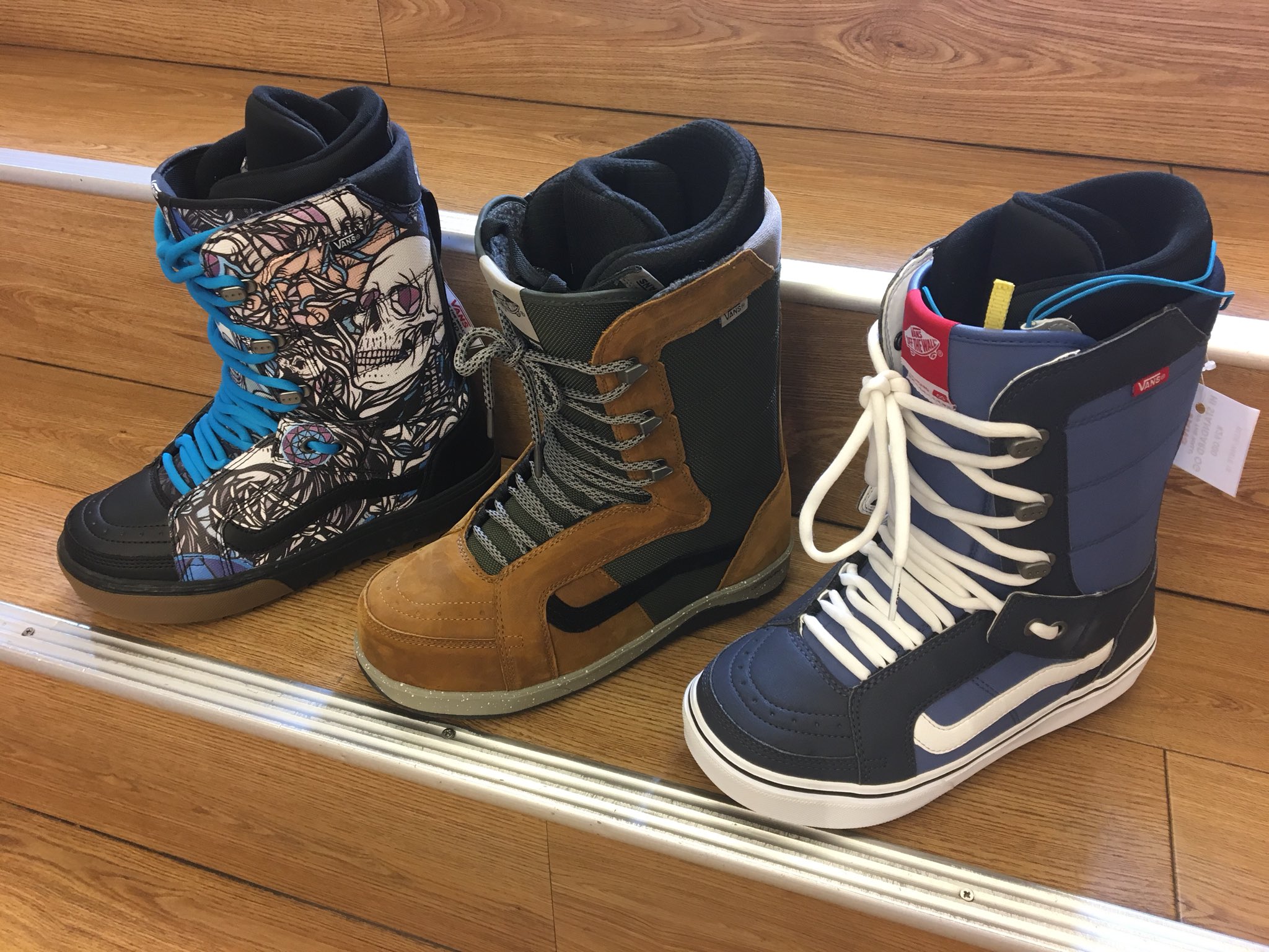 Sportsparadise 言わずと知れたvansベストセラースノーボードブーツ やっぱり紐が1番 な人にオススメ Snowboard Snowboardboots Vans Vanssnow 神田スノボ街 チューンナップ T Co 9wa4sx9rpo Twitter