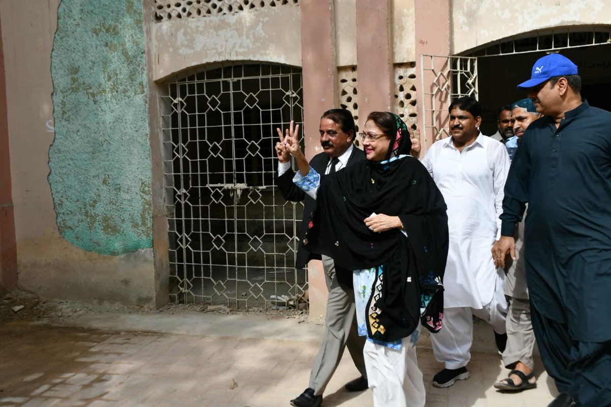 MFahadLashari's tweet image. President #PPP Women Wing Pakistan and Candidate #PS10 Ratodero Honourble Adi @FaryalTalpurPk cast her vote at Noudero City Polling Station.
#JeetKaNishaanTeer