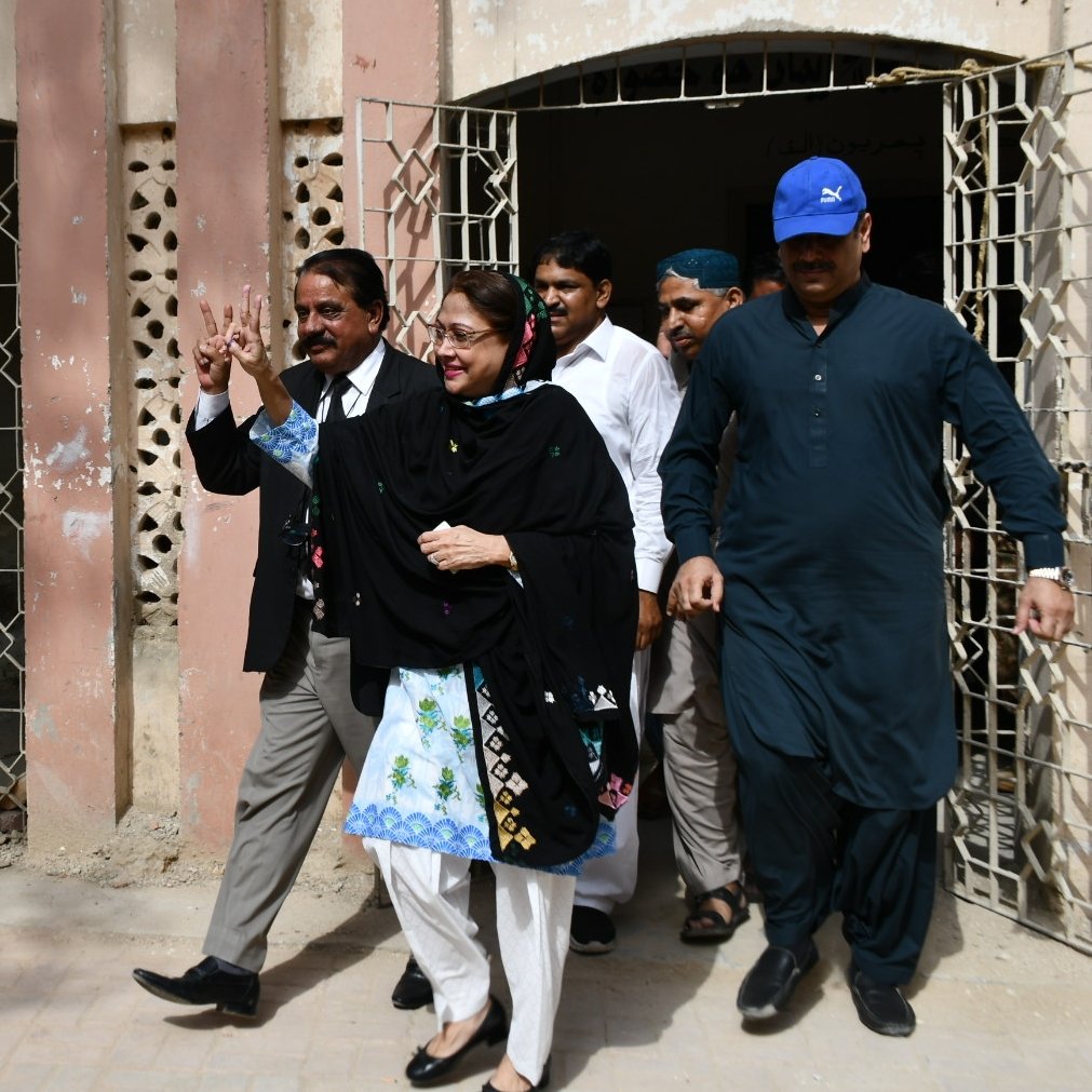 MFahadLashari's tweet image. President #PPP Women Wing Pakistan and Candidate #PS10 Ratodero Honourble Adi @FaryalTalpurPk cast her vote at Noudero City Polling Station.
#JeetKaNishaanTeer
