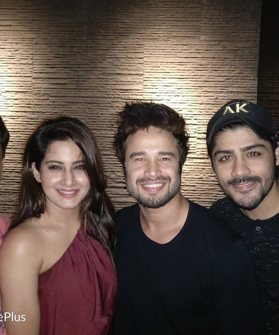 sruayy's tweet photo. these pictures screams EVERYTHING.

#AdiZa
#Naamkarann https://t.co/rxI4v4VoVl
