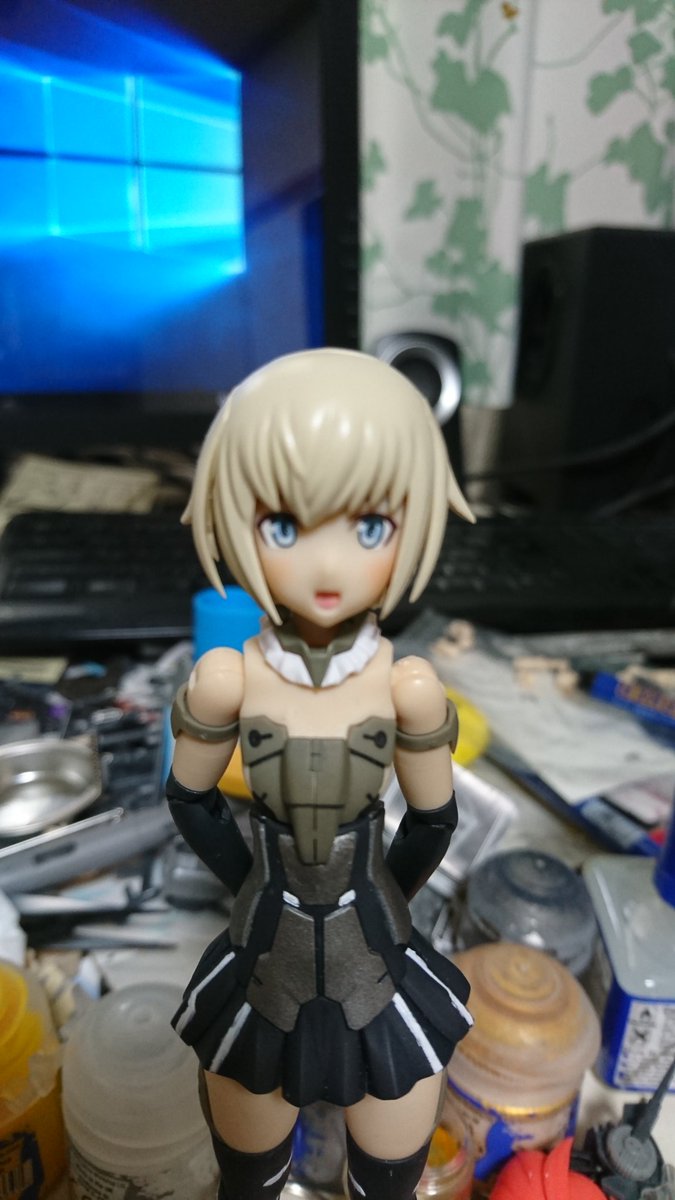 Toshi 轟雷 素体 髪の毛の合わせ目消しました その後 下地はクリームイエローにプラチナブロンドベースで塗装しました Faガール フレームアームズ ガール