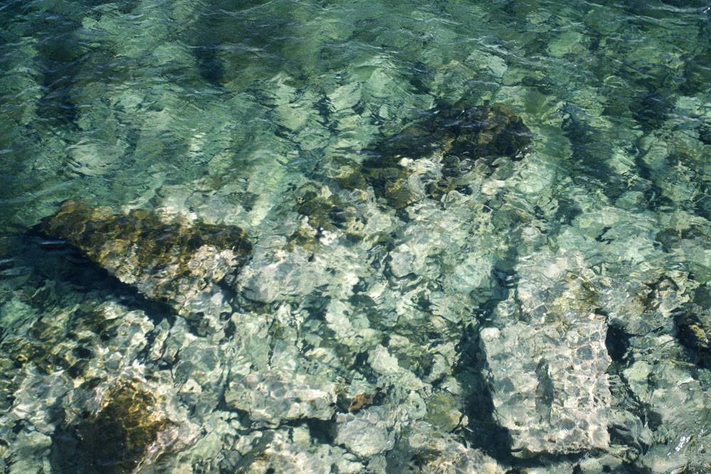cluchotel's tweet photo. A les costes de Begur encara hi podeu trobar zones en temporada alta amb aigües cristal·lines. https://t.co/8y0JJUNNqu