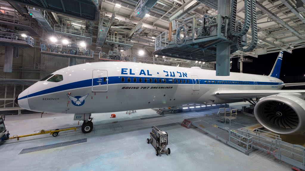 ItayBlumental's tweet photo. The new #ElAl Retro livery 787 #4XEDF ("Rehovot") at Boeing Everett factory in Seattle.
@airlivenet @ynetalerts
@planesonthenet #potn @ELALUSA https://t.co/0jozq8KXH2
