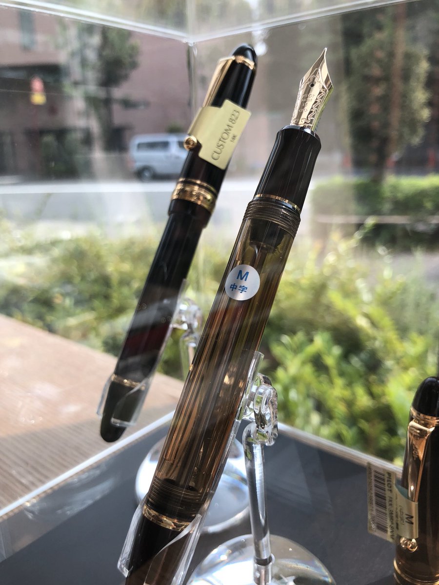 DT_stationery's tweet photo. パイロット100周年コーナーが、キャップレスからカスタムに入れ替わりました。

非売品の歴代キャップレスの展示も行なっております！
（つ） https://t.co/uXU5uQleDW