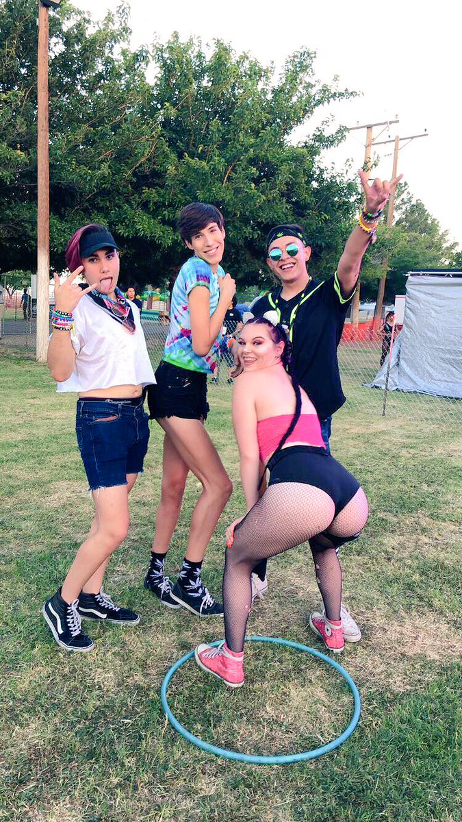 Lambambb's tweet photo. First festival in cruces with my favorite sisters 💞⭐️ thank you for the beautiful weekend EEMF!! https://t.co/GKuXnDpzGT
