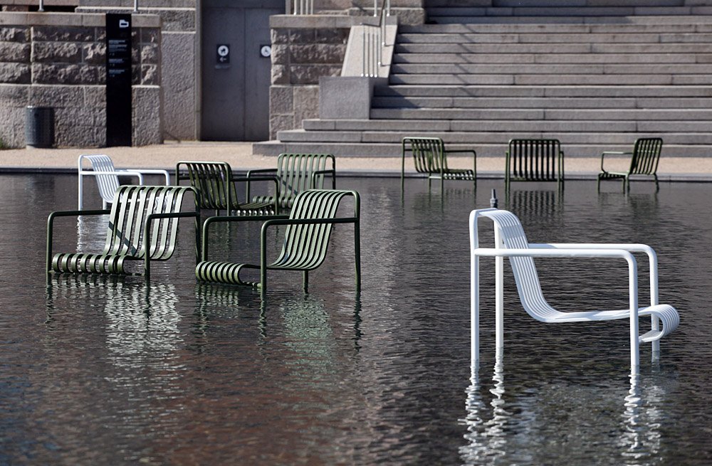 thinkfacts's tweet image. 📌 Хорошая идея из Копенгагена – специальные стулья для того, чтобы в жару сидеть прямо в мелком фонтане
#идея #копенгаген #стулья #фонтан