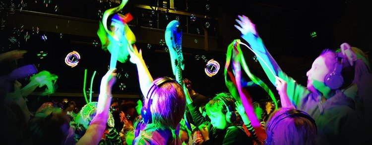 fundaysforkids's tweet photo. The super @OurK_S are running their arts & #SilentDisco at @WatersideArts, in #Sale on Fri 27th July. The headphoned kids will be treated to summer tunes & get creative at the same time. This is part of the #Refract18 festival
Tickets from
https://t.co/ZhBc6OUoTN
@rachelfurst1 https://t.co/uaEUbZfuAe