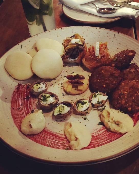 StFoodAdda's tweet photo. Appetizing platter with wine sauce. #foodstories #winecompany #StreetFoodAdda #foodie #foodbloggers #foodgasms #instafoodie #foodporn #indianfoodies https://t.co/6355ZEMKDq
