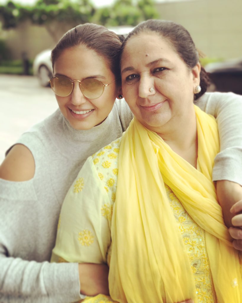 humasqureshi's tweet photo. Love you Mommie... thank you for always being my mama bear , my pillow , my pillar , my backbone , my jaan , my strength ... I would not know what to do without you my Lioness 🦁 You make me who I am #love Happy Bday Mom 🎂 #mom #mommie #unconditional #leo #queen #lioness #mama https://t.co/35GN359sQ6