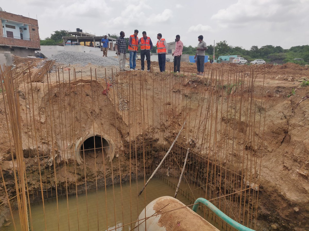 Swachh Namaskar Sir, Inspection of SE-LB nagar zone and DyEE-Kapra for laying of 900mm RCC NP3 storm water drain pipeline and Construction of silt chamber along Indira nagar bund in Nacharam ward-06,Kapra Circle-01,GHMC. <a href="/GHMCOnline/">GHMC</a> <a href="/ZC_LBNagar/">Zonal Commissioner, LB Nagar Zone, GHMC</a> <a href="/DC_Kapra/">DC_Kapra</a> <a href="/EE_Kapra/">Executive Engg LB Nagar</a> <a href="/Dyee2K/">DyEE2_Kapra</a>