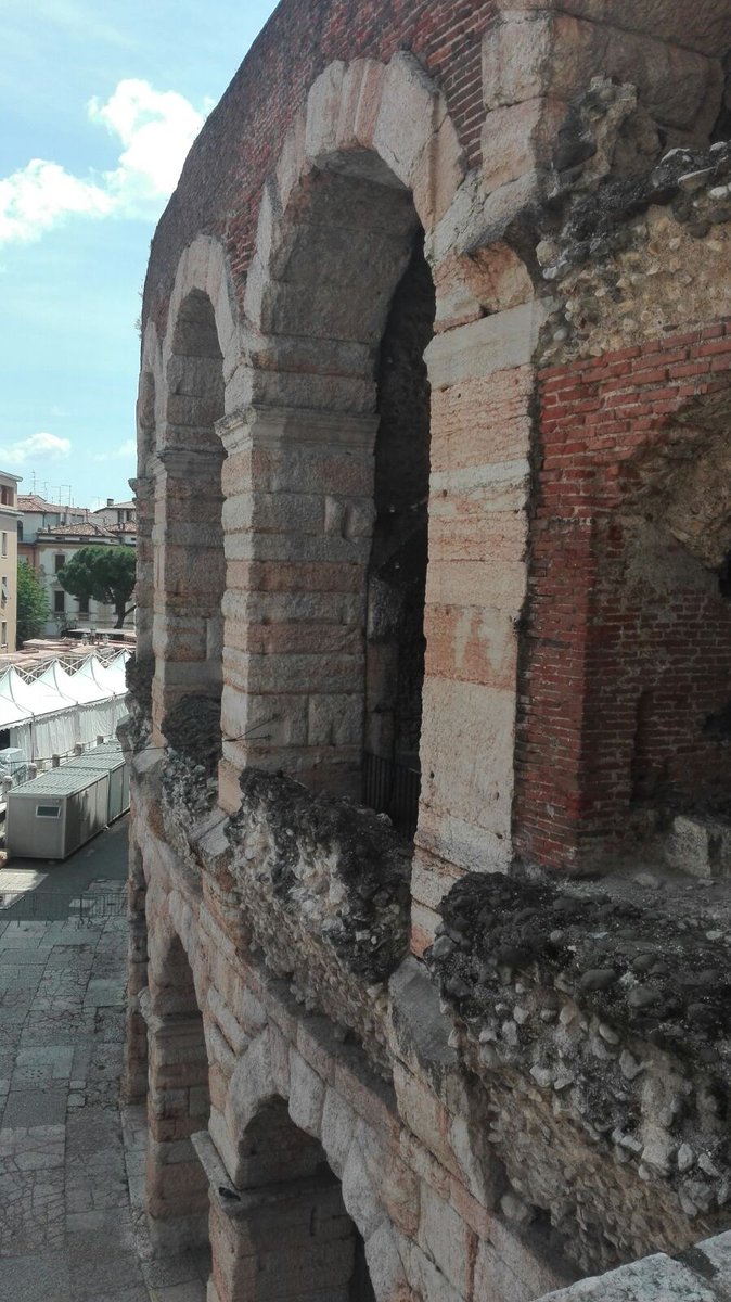 weekendaverona's tweet photo. Magnifici scenari dentro e fuori #inarena per il vostro #weekendaverona #verona #wave @arenaverona @TurismoVeneto @eventicuriosita @ArenaMuseoOpera https://t.co/e181cNRHEC https://t.co/SvkxLT5po8